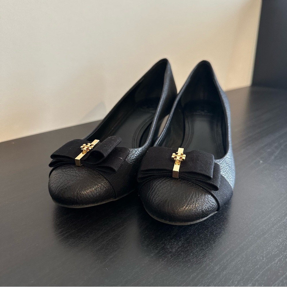 *LIKE NEW* Tory Burch Black Trudy 45 mm Closed Toe Wedge Heels, Size 6.5 W